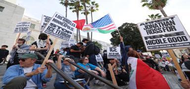 Los Angeles'ta Trump protestosu: Fa�izm yerine �zg�rl��� se�iyoruz