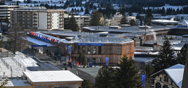 Davos'ta yang�n pani�i! Alan tahliye edildi