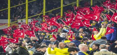 Kad�k�y'de T�rk bayra�� ��leni!