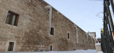 Sivas'ta dondurucu so�uk: Buz sark�tlar� olu�tu