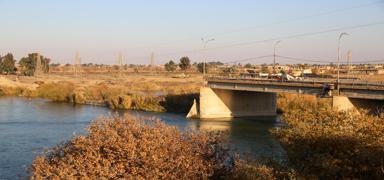 Y�k�lan k�pr�ler ya�am� zorla�t�rd�: B�lge halk�ndan Suriye h�k�metine �a�r�