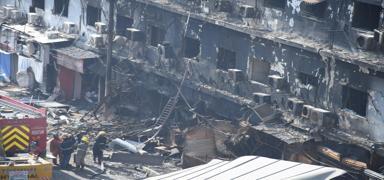 Yang�n facias�nda bilan�o a��rla��yor: �l� say�s� artt�, onlarca ki�i kay�p