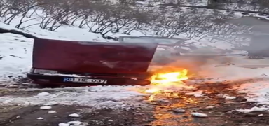 ��inde 2 ya��ndaki �ocuk da vard�... Trabzon'da seyir halindeki ara�ta yang�n pani�i