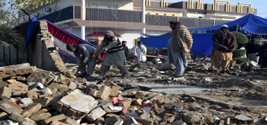 Pakistan'da d���ne intihar sald�r�s�: Can kayb� y�kseldi