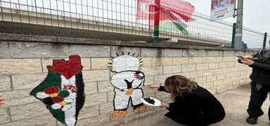 AK Parti Kad�n Kollar� duvar resimleriyle Gazze'deki insanl�k dram�na dikkati �ekti