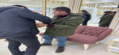 Eski�ehir'de sahte bilezi�i kuyumcuya bozdurmaya �al��an zanl� yakaland�