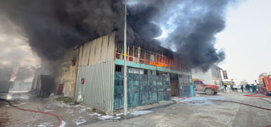 Hatay'da sanayi sitesinde yang�n pani�i