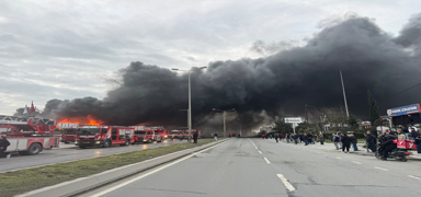 �stanbul'da fabrikada yang�n: �ok say�da ekip sevk edildi