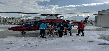 94 ya��ndaki hastan�n imdad�na  ambulans helikopter yeti�ti