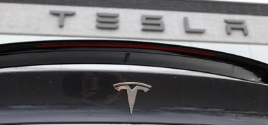 AB'de Tesla sat��lar�n�n d����� s�r�yor