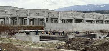 Bursa'da feci �l�m: Beton harc�n�n alt�nda kald�