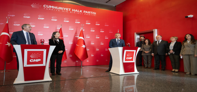 DEM'le g�r��en �zg�r �zel'den Suriye hezeyan�!