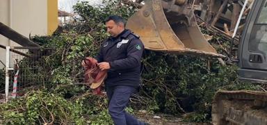 Y�k�m s�ras�nda T�rk bayra�� hassasiyeti: Kep�enin �zerine ��k�p bayra�� ald�