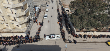 YPG'liler silahlar�n� Suriye ordusuna teslim ediyor