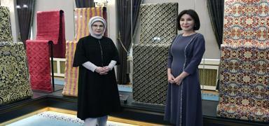 Palas'ta k�lt�rel bulu�ma: Emine Erdo�an, Ziroat Mirziyoyeva ile bir araya geldi