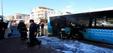 Faciadan d�n�ld�: Seyir halindeki otob�s alevlere teslim oldu