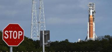 NASA, Ay'a d�n�� program�n� erteledi