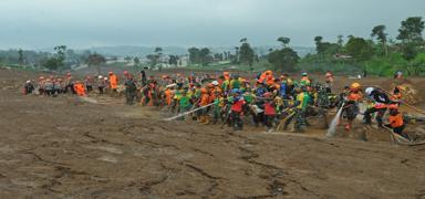 Endonezya'da facia: Can kayb� y�kseldi