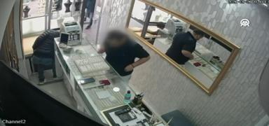 Ka�la g�z aras�nda cebe att�