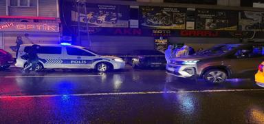 Esenler'de gizemli yang�n... 2 ki�i vurulmu� halde bulundu