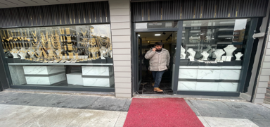 �anl�urfa'da kuyumcuda silahl� soygun: �zinli olan polis yaraland�