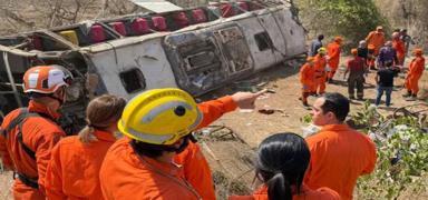 Brezilya'da otob�s devrildi: 16 �l�