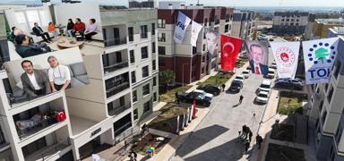 Depremzedeler s�cak yuvalar�nda: Arkam�zdaki g��l� iradeye g�venin