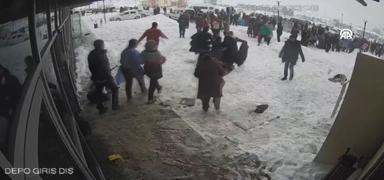 Y�zlerce ki�i can havliyle b�yle ka�t�