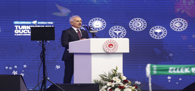 Bakan Uralo�lu: Depremde hasar g�rm�� ula��m yap�lar�n� aya�a kald�rd�k