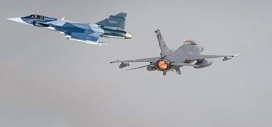 F-16'lar gitti Gripen sava� u�aklar� geldi