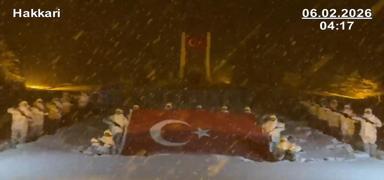 Mehmet�ik deprem �ehitlerini unutmad�