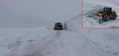 Erzurum'da etraf beyaz �rt�yle kapland�: Kar kal�nl��� 5 metreye ula�t�