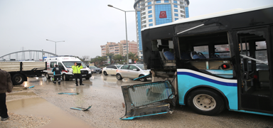 Hatay'da faciadan d�n�ld�: Otob�steki yolcular hastaneye kald�r�ld�