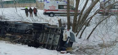 Mu�'ta feci kaza: ���i servisi �arampole devrildi