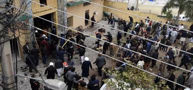 Pakistan'da camiye bombal� sald�r�... Can kayb� 36'ya y�kseldi