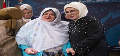 Emine Erdo�an'dan Kad�n Kollar� �al��tay�'nda net mesaj: Kad�n�n de�eri k�yafetiyle �l��lemez