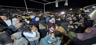 Filistin K�z�lay�: �srail'in k�s�tlamalar� alt�nda Refah S�n�r Kap�s�'ndan 47 ki�i M�s�r'a ge�ti