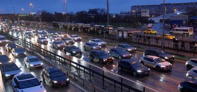 �stanbul'da haftan�n son i� g�n�nde trafik �ilesi! Yo�unluk y�zde 89'a ��kt�