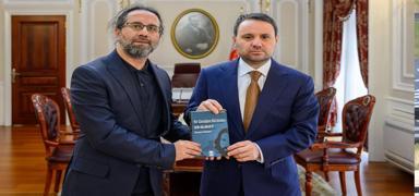 Yazar�m�z Yakup K�se, Bakan G�rlek'i makam�nda ziyaret etti