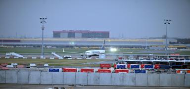 Antalya ��k��l� u�u�ta kriz! Yolcular yumruk yumru�a kavga etti