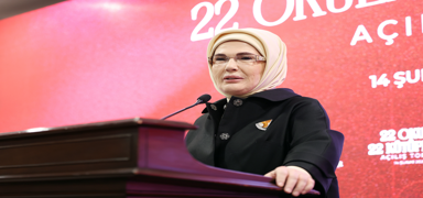 Emine Erdo�an: Medeniyet yolumuzda yeni bir kav�aktay�z