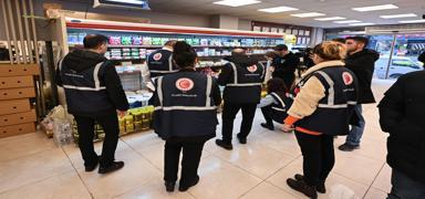 Bakanl�k sekt�r devleriyle el s�k��t�