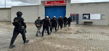 �nterpol taraf�ndan aran�yorlard�! 7 DEA� y�neticisi k�sk�vrak yakaland�