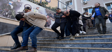 �stanbul'da otoparktaki ara�lardan 30 milyon dolar �al�nd��� iddias�na ili�kin 11 zanl� adliyede