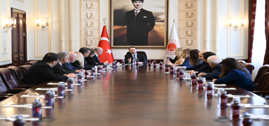 Bakan G�rlek: Avukatlar�m�z�n talep ve beklentileri �zerinde hassasiyetle duruyoruz