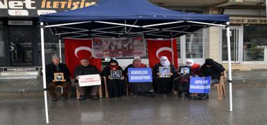 DEM Parti �n�nde evlat n�beti: Sesimi duyuyorsan gel teslim ol