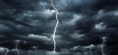 Kuvvetli ya��� ve f�rt�na kap�da