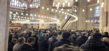 4 y�l sonra ilk cuma! Selimiye Camii doldu ta�t�
