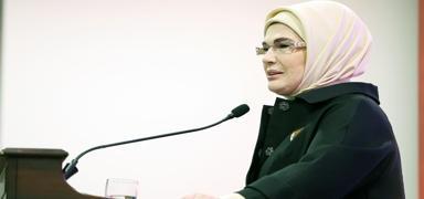 Emine Erdo�an, 2025'in �arp�c� foto�raflar�n� se�ti: Filistin karesi duyguland�rd�