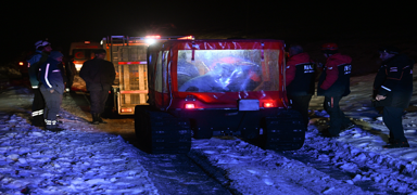 AFAD arazide mahsur kalan i��ileri kurtard�